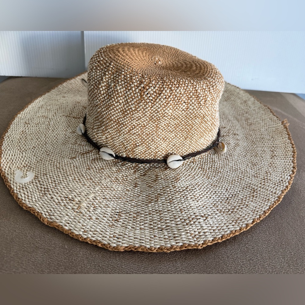 STARING AT STARS Straw Hat with Shell Accents